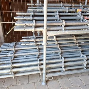 Bestandsfoto STAURAUM-GESTELL Garage KOMPAKT (Layher AllroundGerüst) · 2,