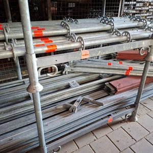 Bestandsfoto KELLER-/GARAGENREGAL (Layher AllroundGerüst) · 3,07 m × 0,73